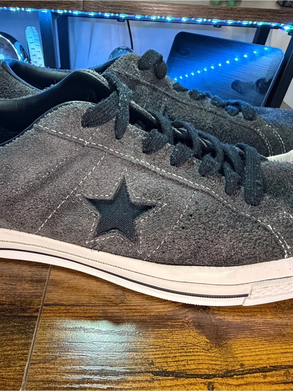 Converse Men’s Dark Gray Suede Low-Top Sneakers with Black Star